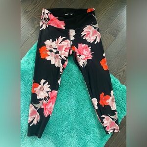 Floral Black Leggings OLD NAVY ELEVATE LEGGINGS —XXL